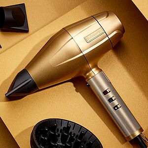 Was für ein schöner Haartrockner? Der BabylissPro Gold FX im goldenen Design überzeugt nicht nur mit seinem Aussehen, sondern auch mit der starken Leistung von 2.200 Watt