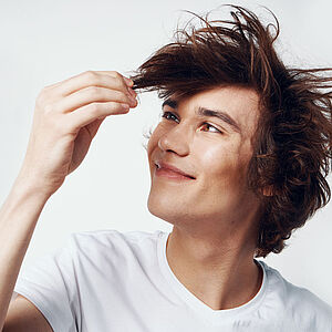 IKW Umfrage zeigt: 56% der Männer gehen nach höchstens 8 Wochen zum Friseur