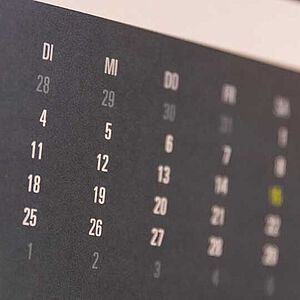 Kalender mit Monatsübericht