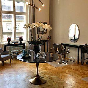 Im Boutique Hotel Altstadt Vienna ist ein Coiffeur eingezogen - ab sofort frisiert Cristian Filip auf der Belle Etage